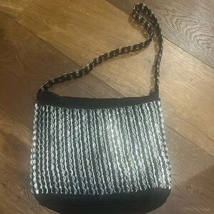 Crochet handmade medium silver/black zipper purse, brand new, made of chips form